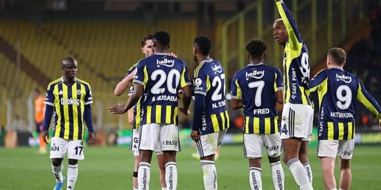 Kadıköy’de büyük coşku! Galatasaray maçı oynanırken…