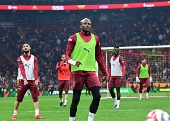 Nijeryalı eski yıldızdan Osimhen’e uyarı! “Sakın o takıma gitme”