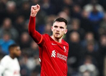 Robertson, Tottenham yolunda