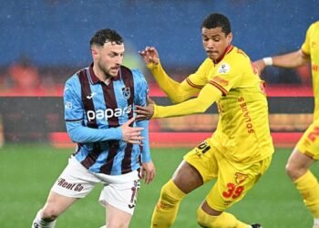 Trabzonspor, Göztepe karşısında 10 kişi kaldı! İşte o pozisyon