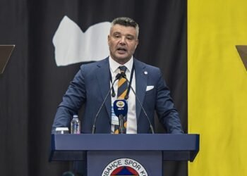 Usta yazarlar Fenerbahçe’nin seçim gündemini değerlendirdi!