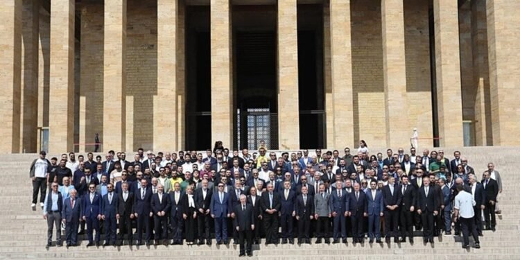 Aziz Yıldırım’dan kongre öncesi Anıtkabir ziyareti