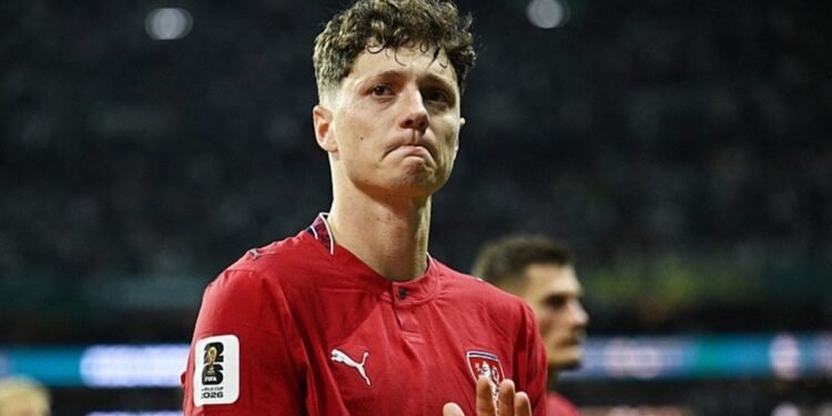 Beşiktaş’tan savunmaya fırsat transferi! İngiliz basını duyurdu