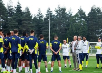 Fenerbahçe Başkanı Aziz Yıldırım Topuk Yaylası’nda takımla bir araya geldi
