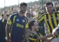 Fenerbahçe çalışmalarını taraftara açık idmanla sürdürdü