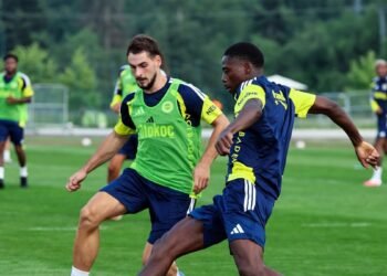 Fenerbahçe günü çift antrenmanla tamamladı