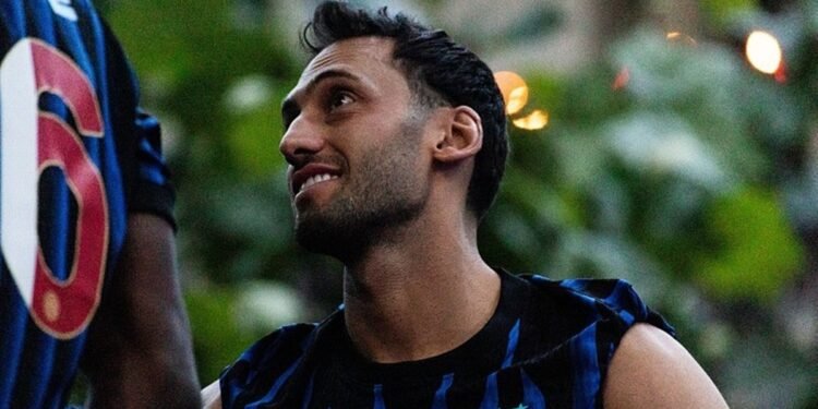 Fenerbahçe ile anlaşan Hakan Çalhanoğlu’ndan olay hareket! Milli maç sonrası…