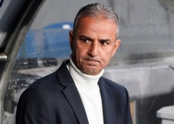 Fenerbahçe’de kaleye 3 aday! İsmail Kartal’ın kararı…