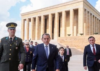Galatasaray’ın yeni yönetimi Anıtkabir’i ziyaret etti