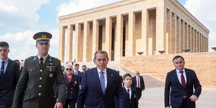 Galatasaray’ın yeni yönetimi Anıtkabir’i ziyaret etti