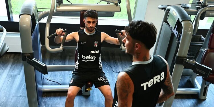 Beşiktaş, yeni sezon hazırlıklarına çift idmanla devam etti