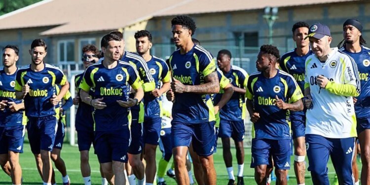 Fenerbahçe çalışmalarını sürdürdü