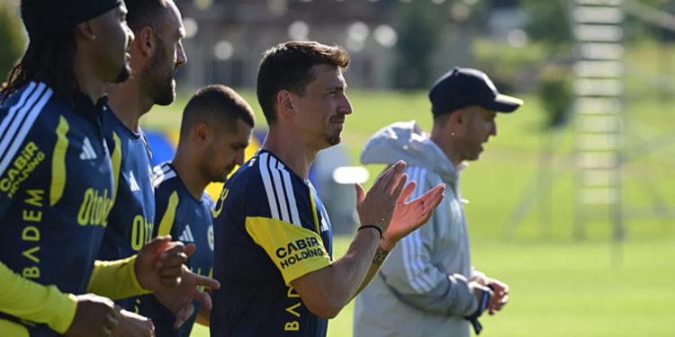Fenerbahçe, Mert Hakan Yandaş ile nikah tazeledi