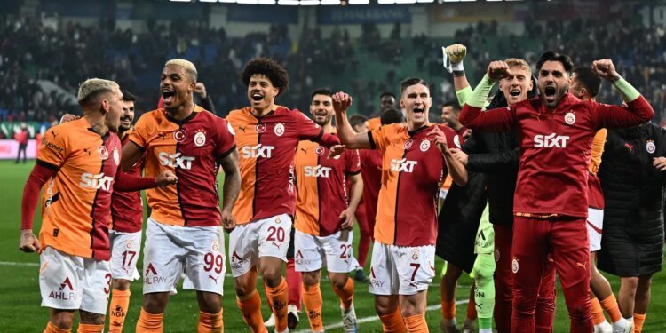 Galatasaray’da karar verildi! Yıldız isme yeni sözleşme