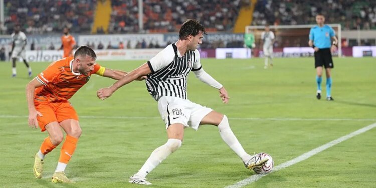 Alanyaspor – Beşiktaş maçındaki tartışmalı pozisyonla ilgili hakemlere suç duyurusu