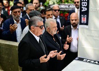 Beşiktaş Onursal Başkanı Süleyman Seba, mezarı başında anıldı