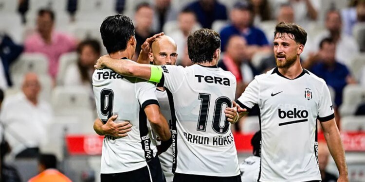 Beşiktaş sahasında Hradec Kralove’yi yenerek turladı!