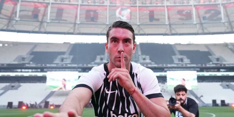 Beşiktaş Vlahovic’in lisansını çıkardı!