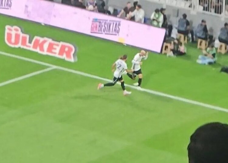 Beşiktaş’ta Vaclav Cerny’den tribünlere yine tepki!