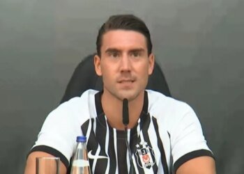 Beşiktaş’ta Vlahovic için imza töreni düzenlendi!