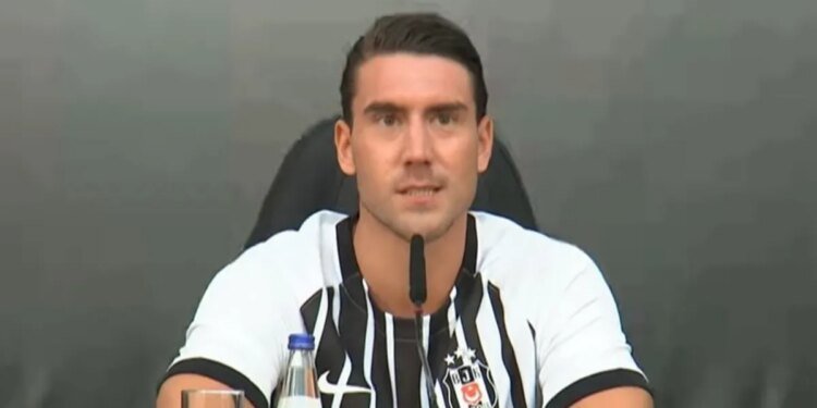 Beşiktaş’ta Vlahovic için imza töreni düzenlendi!