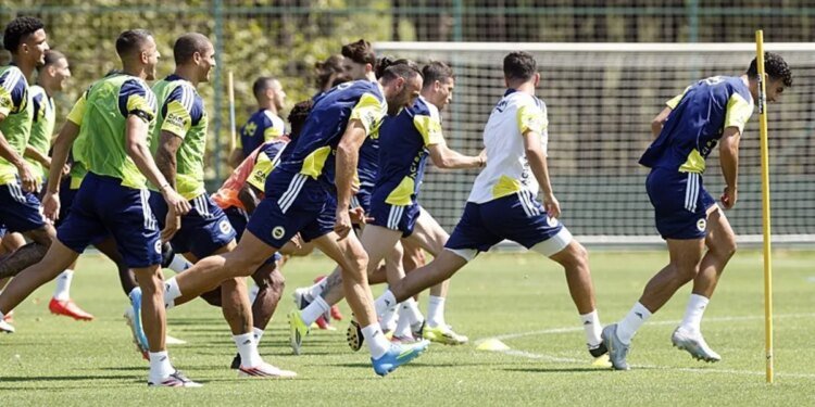 Fenerbahçe ara vermeden Sturm Graz ile oynayacağı rövanş maçının hazırlıklarına başladı
