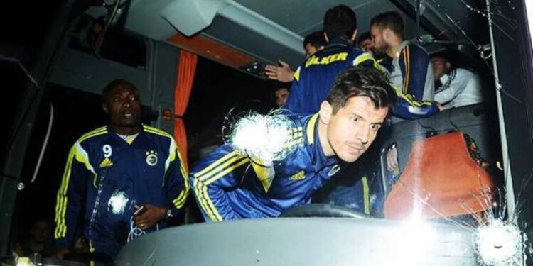 Fenerbahçe otobüsüne silahlı saldırı soruşturmasında 1 şüpheli tutuklandı!