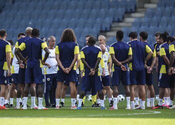 Fenerbahçe tur için sahada! İşte İsmail Kartal’ın Sturm Graz maçı muhtemel 11’i