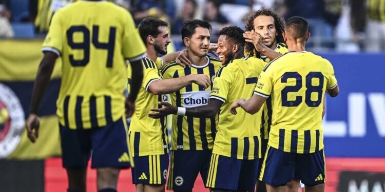Fenerbahçe’de 2 ayrılık birden! İsmail Kartal onay verdi