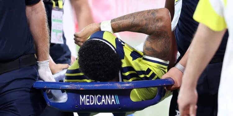 Fenerbahçe’den sakatlık açıklaması!