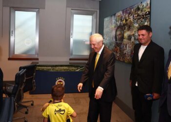 Fenerbahçeli Minik taraftar Göktuğ Alımcı, Aziz Yıldırım ve yöneticilerle buluştu!
