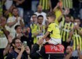 Forması çıkartılmaya çalışılan minik Fenerbahçeli taraftar Göktuğ Alımcı, Kadıköy’de