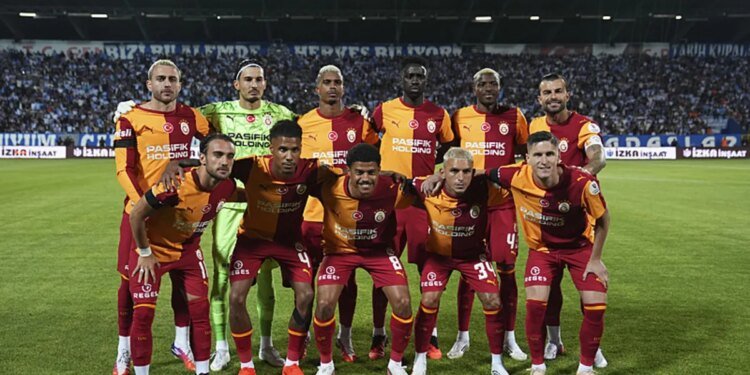 Galatasaray’da yıldız isme gelen transfer teklifleri değerlendirilecek!