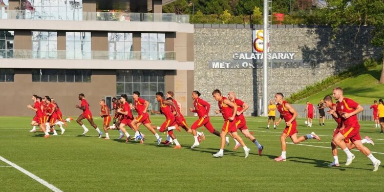 Galatasaray’dan savunmaya genç hamle! 19 Yaşındaki stoper gündeme alındı
