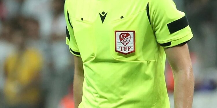 Kasımpaşa-Trabzonspor maçının VAR hakemi açıklandı.
