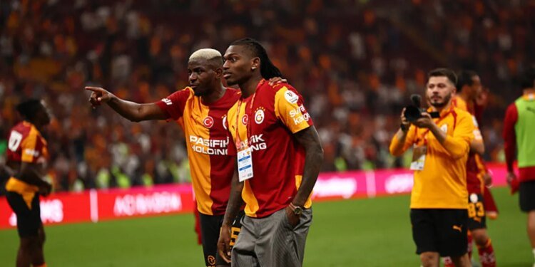 Rafael Leao Galatasaray – Göztepe maçı sonrası sahaya indi! İşte o anlar