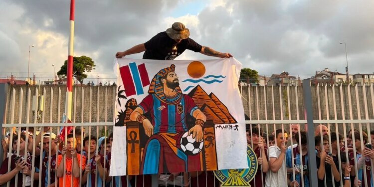 Trabzon’da Mohamed Salah coşkusu! Havalimanına akın ettiler
