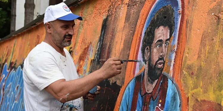 Trabzon’da Muhammed Salah sevgisi duvara resmedildi!