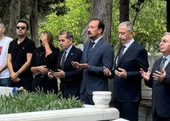 Galatasaray’ın efsane futbolcusu Metin Oktay kabri başında anıldı