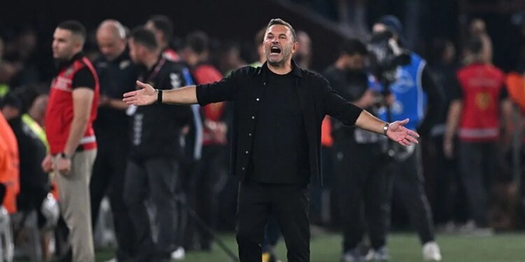 Okan Buruk atıldı