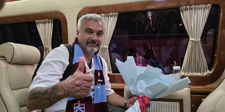 Salah’la bir araya geldi