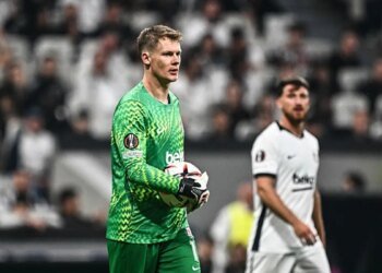 Uzaktan 4 gol yedi